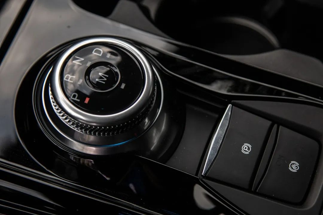 全新福特探险者选哪个配置,福特全新探险者对比途昂