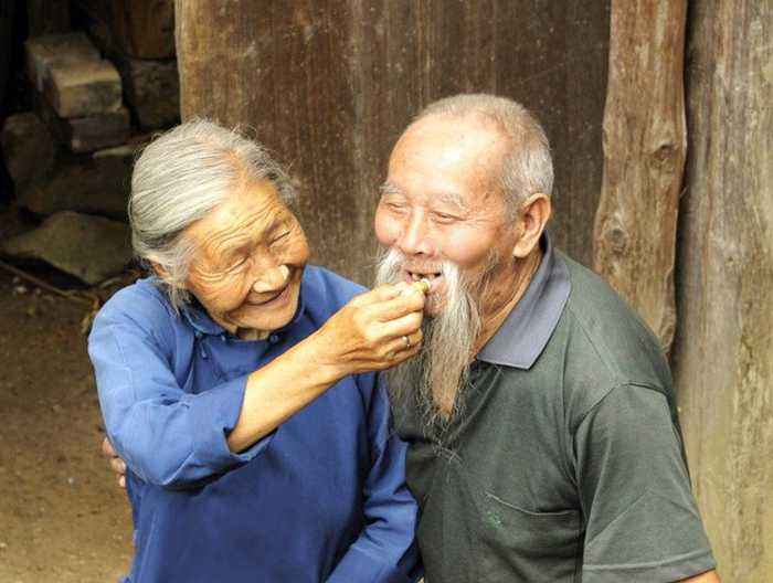 梦见把已去世母亲从坟墓挖出来,梦见母亲去世挖坟墓