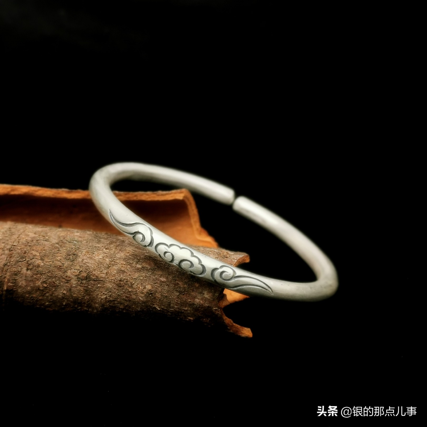 怎么挑选正宗的银手镯,银手镯如何挑选