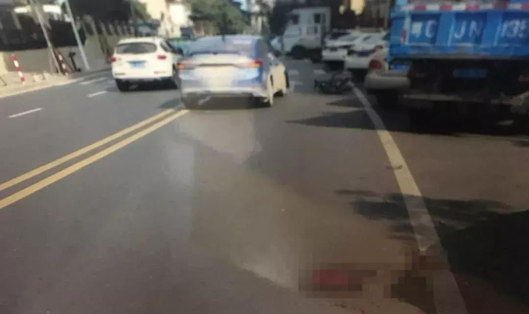 广东中山一男子逃逸,中山小伙骑摩托出车祸死亡