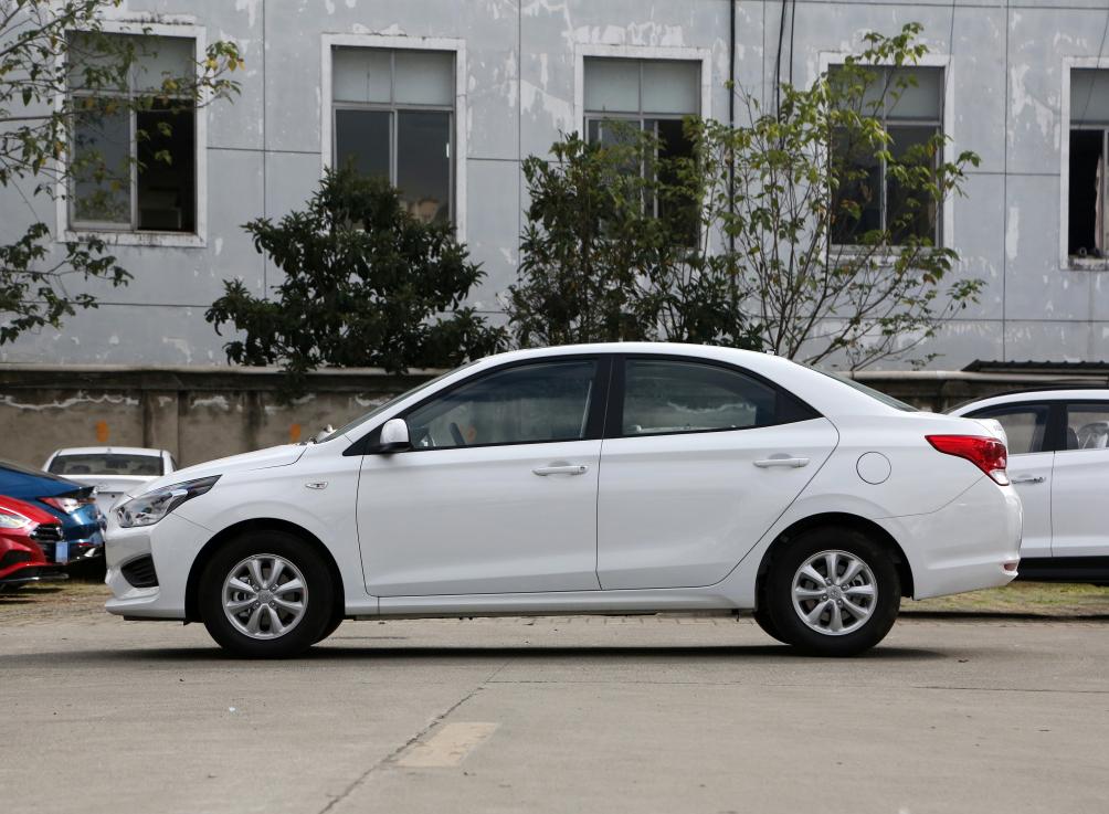 现代瑞纳4万左右的车,吉利帝豪和北京现代瑞纳