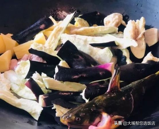 吃在中国的美味,中国美食大锅炖鱼