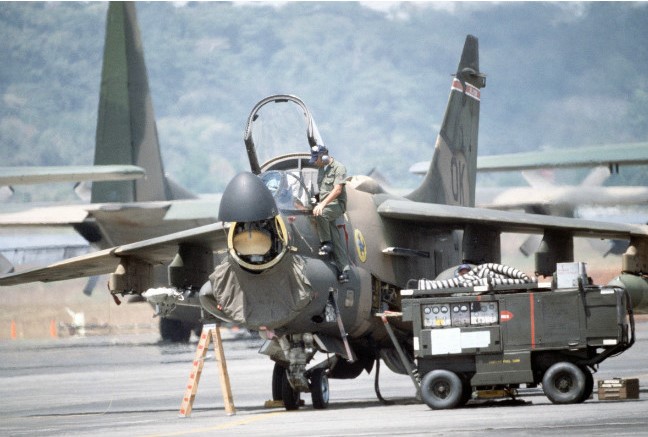 f-7舰载机,f-8舰载战斗机