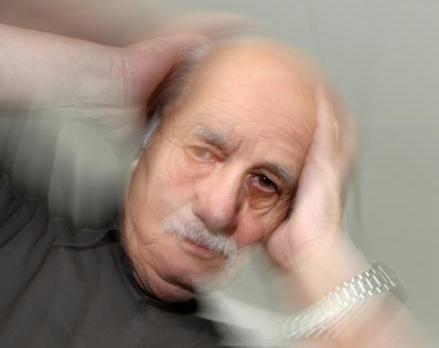 坐车时看手机就头晕恶心是咋回事,最近坐车头晕是什么原因引起的