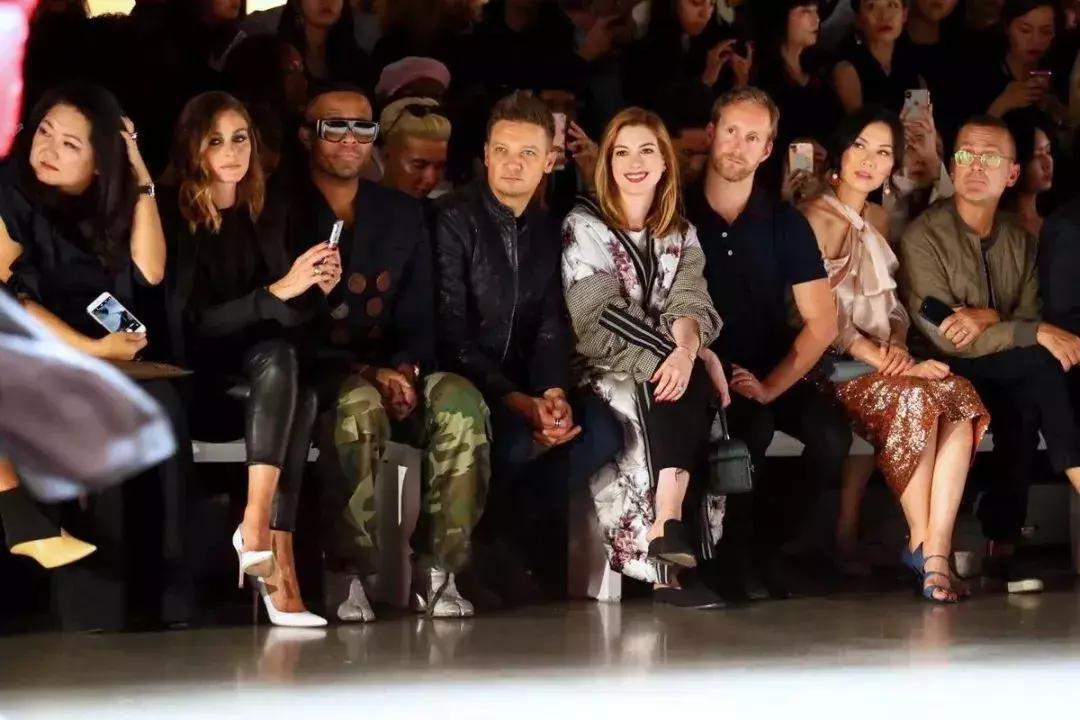 和加拿大鹅同档次的羽绒服,羽绒服排名前十名加拿大鹅羽绒服