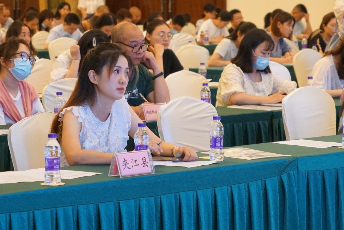 为民办实事作为主题教育的出发点,为民办实事推动主题教育走入民心