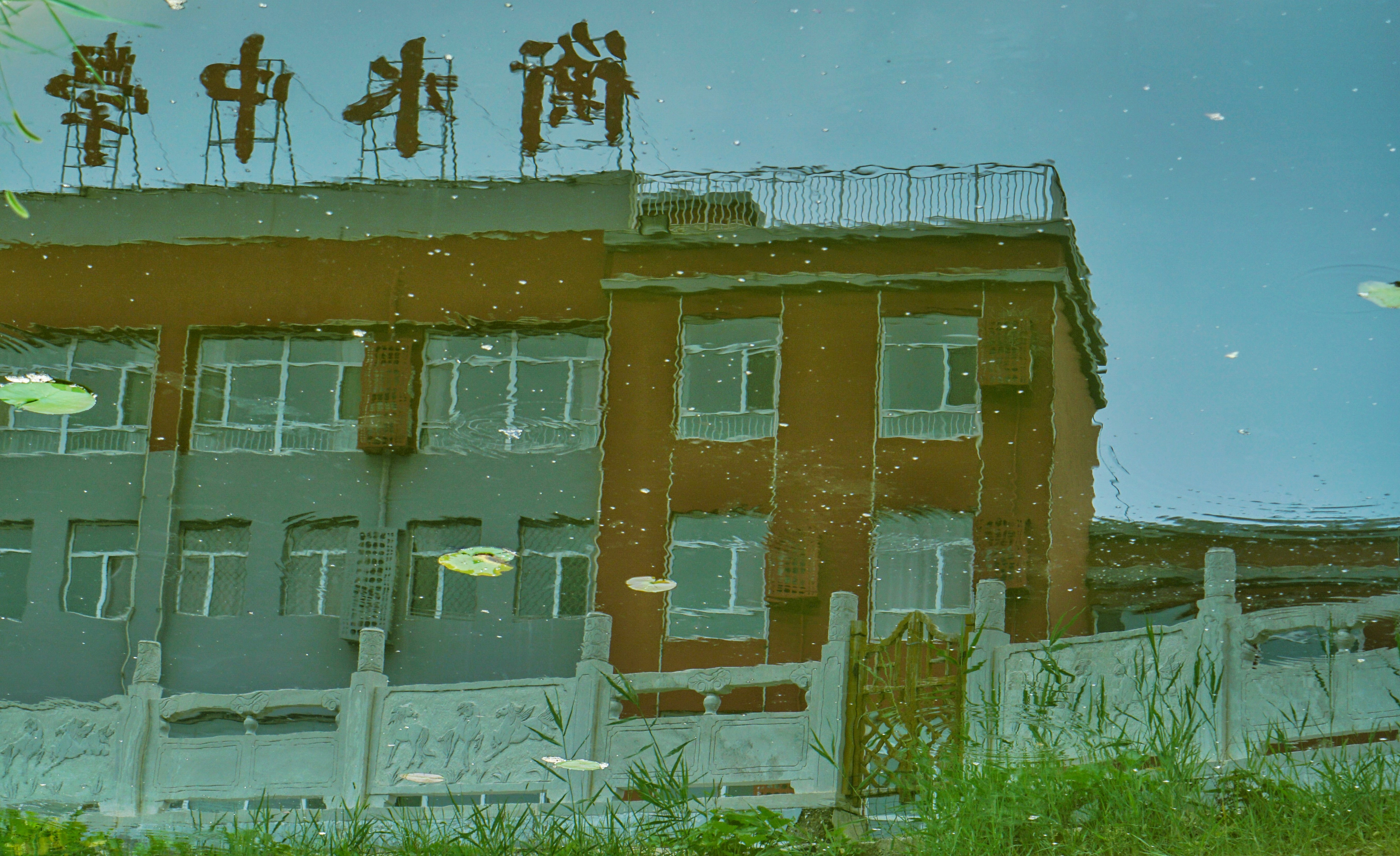 功勋教师频频从衡水中学出走，到各地分校担任校长，还有人在上市公司持股