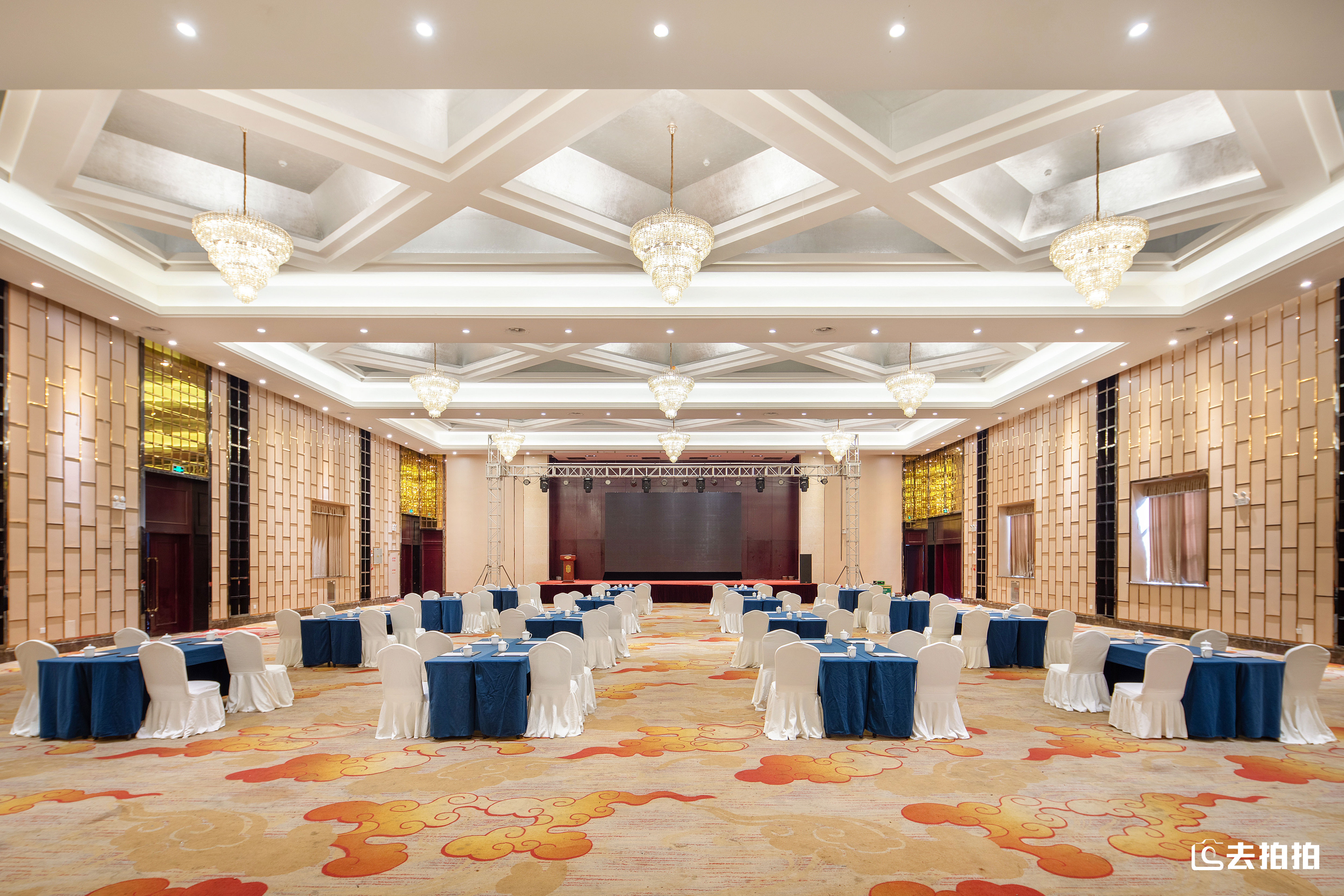 去拍拍蓝海酒店l做一片有温度的“蓝海”