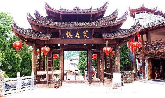 芙蓉古镇和千户苗寨哪个更值得去,芙蓉镇和千户苗寨哪个好玩