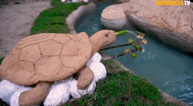 小哥哥徒手建房子,小伙为流浪狗打造温馨的城堡