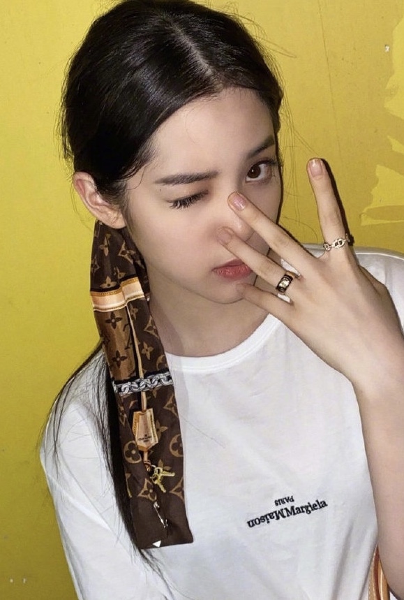 丝巾又有新玩法了,丝巾原来还能这么用