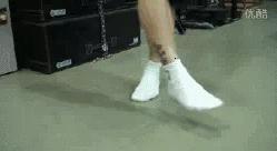 脚踝扭伤一个月后康复训练法,脚踝扭伤是否需要康复训练