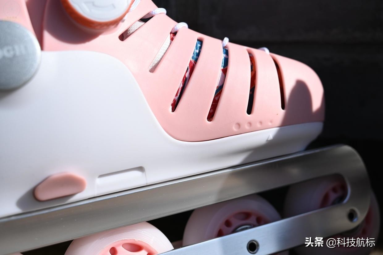 轮滑初学儿童版轮滑鞋,比较适合儿童用的轮滑鞋