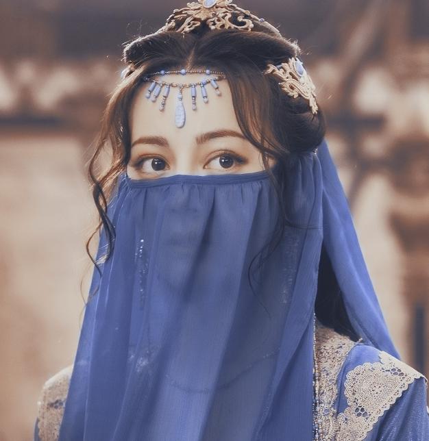 彭小苒为什么穿异域风情那么美,迪丽热巴和彭小苒谁更漂亮