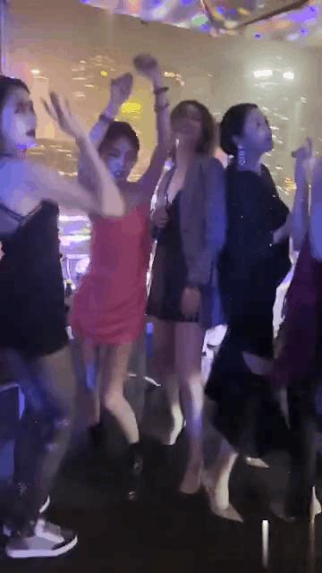 关晓彤热舞惊艳众人,关晓彤热舞春晚