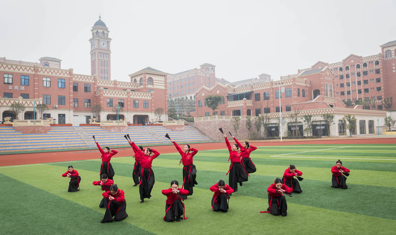 绌哄鐬棿鍙樿韩濂冲叺,绌哄蹇棯鏄ョ鑸┖