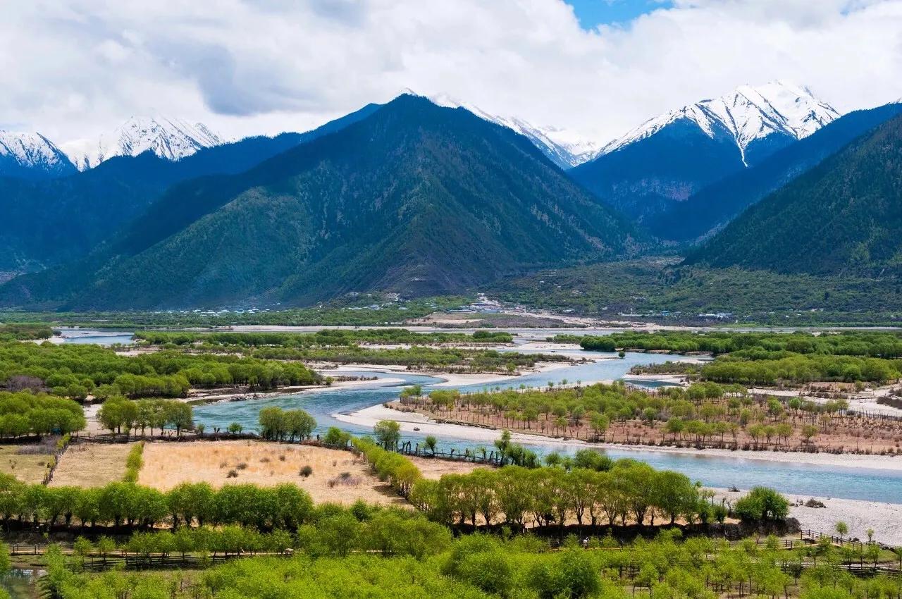 中国唯一不收费的高速公路,中国旅游风景最好的四条高速