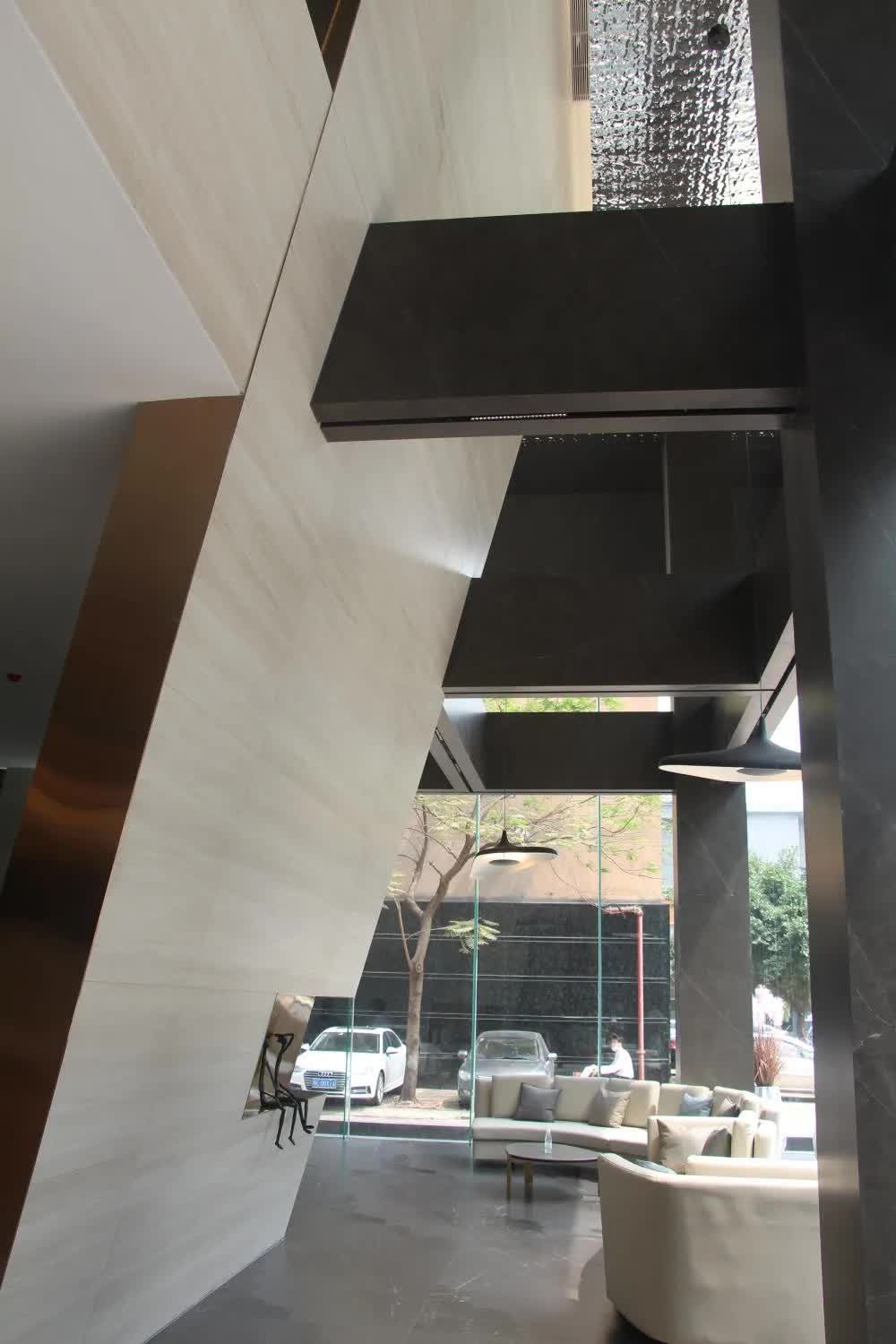 最具建筑感总部展厅亮相！华岩品致打造“百店百面”赋能“牛商”