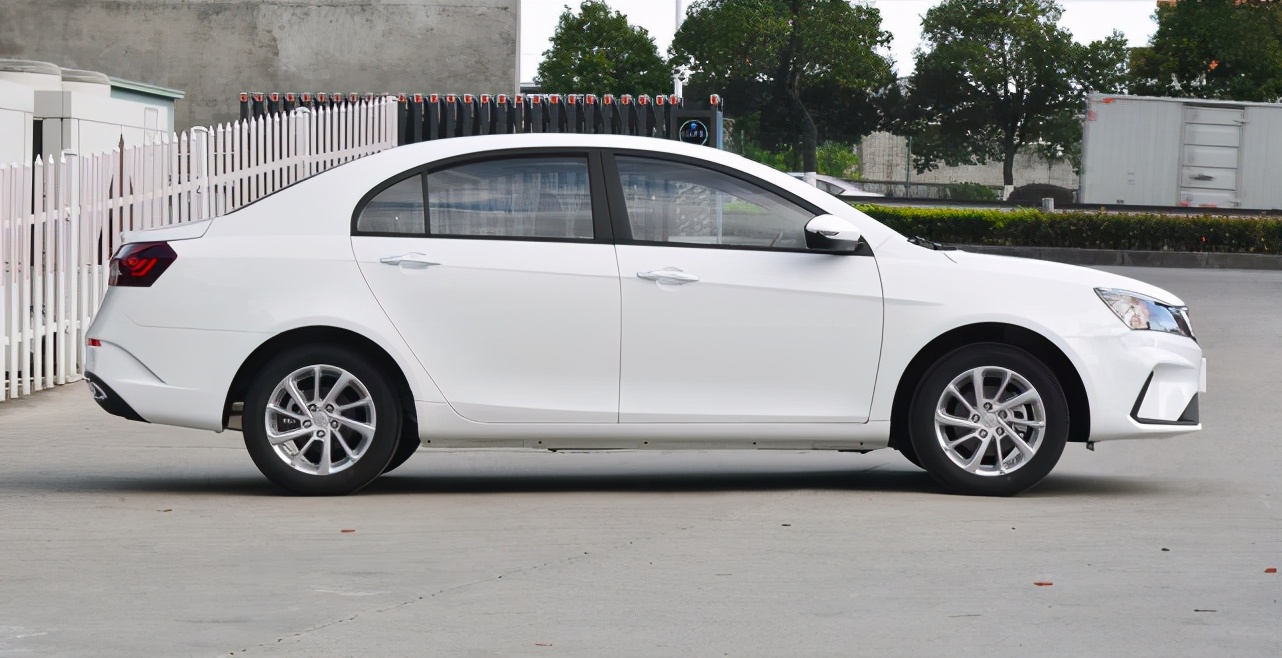 吉利帝豪车主提车,吉利博越跑5000后车主说出心里话