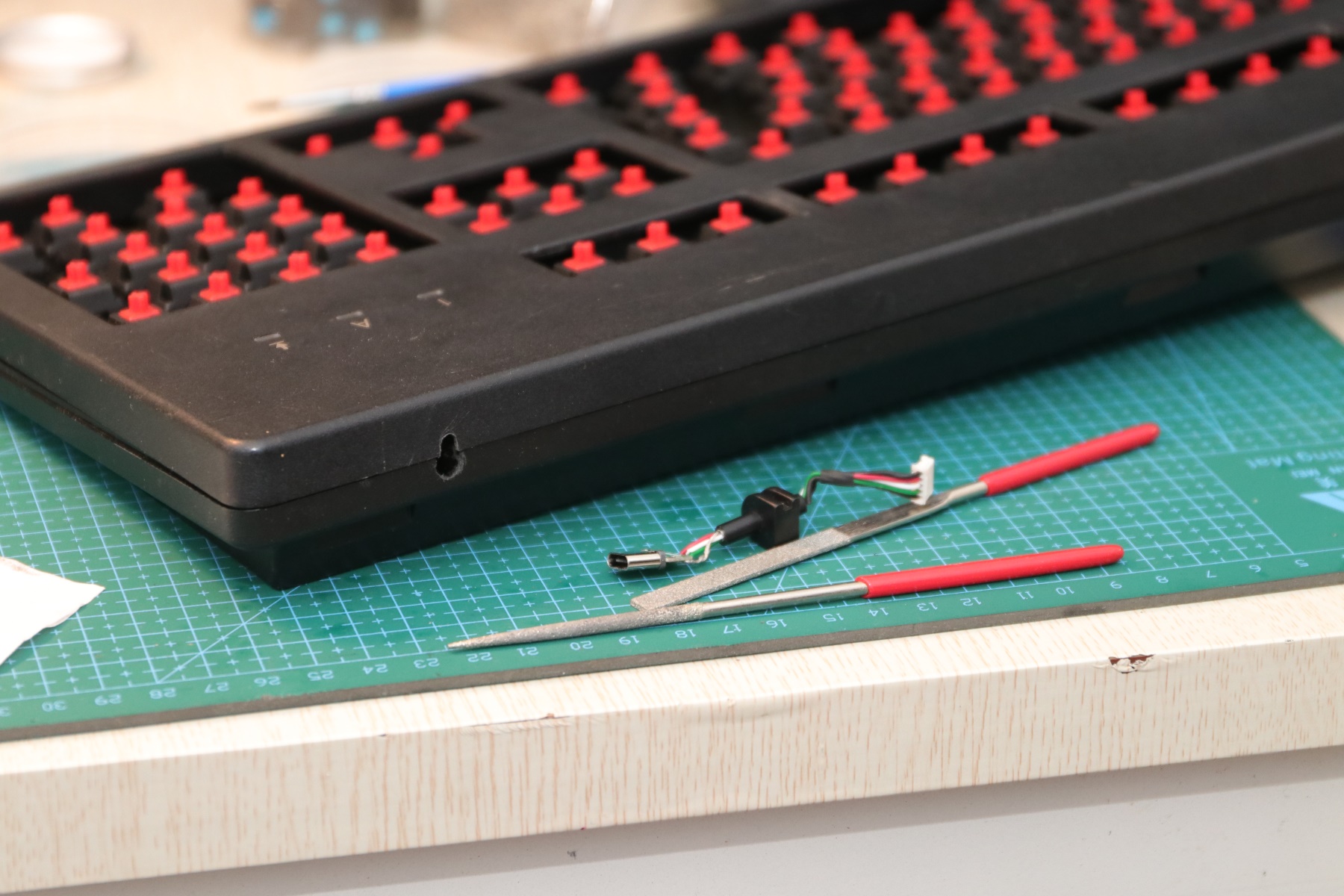 3494机械键盘,不到百元的青轴高颜值键盘