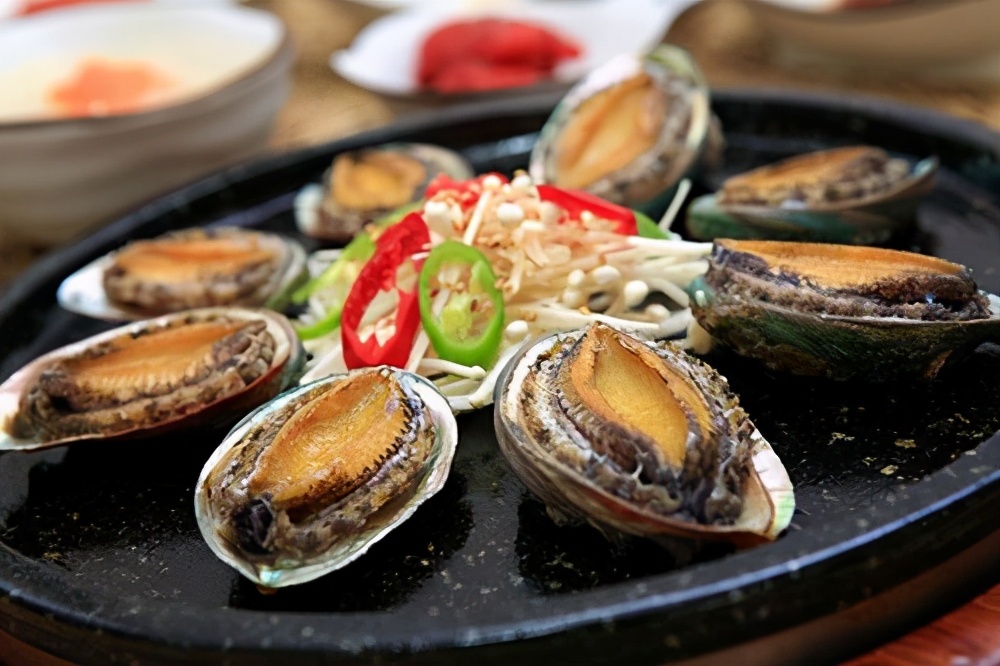 王莽是一个争议很大的人物，他创造了五个第一，至今也没有人打破