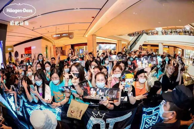 钟薛高除了雪糕还卖什么,钟薛高为啥要和普通雪糕放一起卖