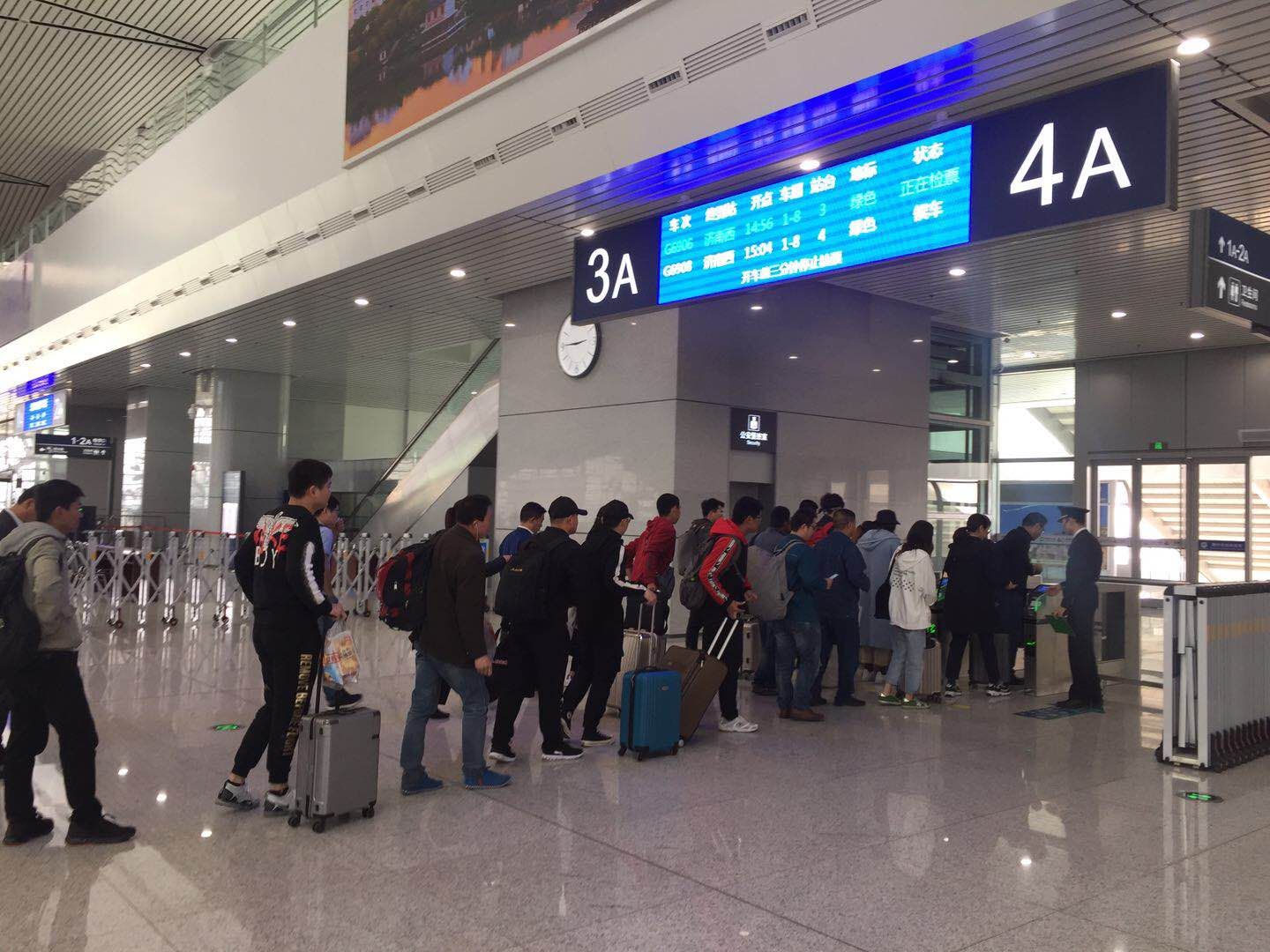 【嗨玩5.1】今天下午起迎客流高峰，汽车站安排加班车，火车站增开临客