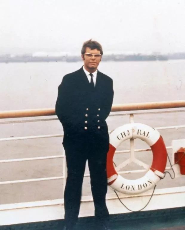 趣观世界｜发财了！在香港花300块买的表，竟卖出28万