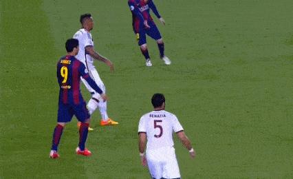 内马尔梅西c罗踢足球过人怎么练,足球梅西过人技巧小学生教学