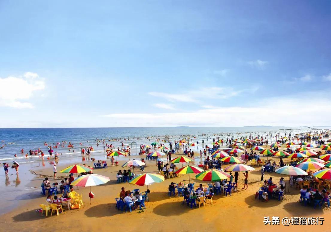 广西东兴与越南一河之隔,东兴与越南边境交界海边