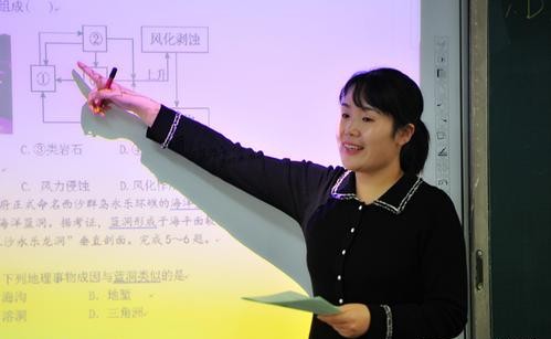 老师上课戴扩音器有什么坏处,戴扩音器上课对教师有什么危害