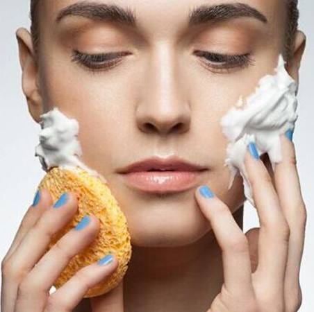 洗脸后皮肤干燥、起皮，不一定是洗面奶问题！可能是这些错误行为