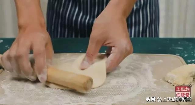 煎饼该怎么做好吃又简单,饭店茴香煎饼的做法