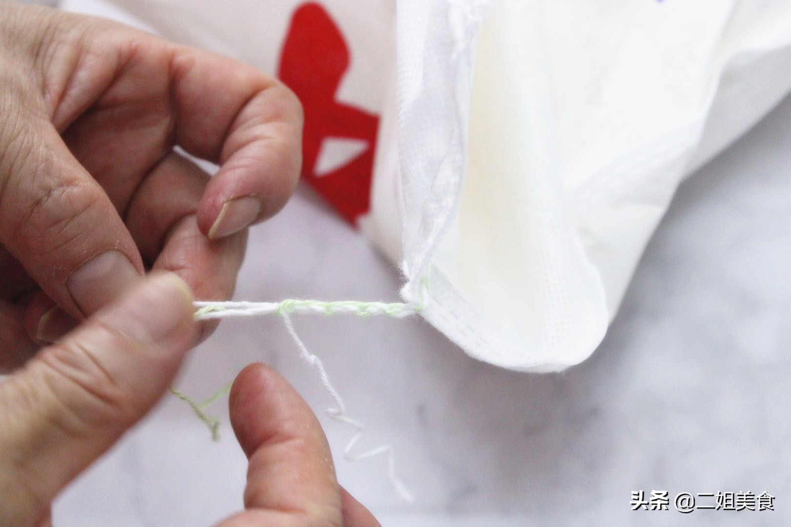 原来大米袋上还藏了这个小机关,原来胶带上有个机关