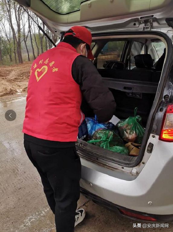 安庆：穿梭在战“疫”一线的“特殊代购队”