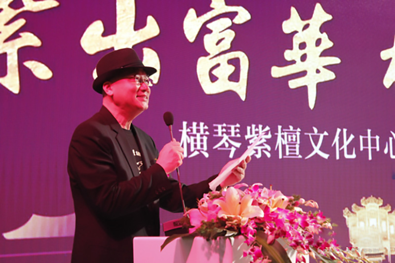 故事:“娶”了唐僧的女首富,靠紫檀赚百亿身家,在北京拥有半条街