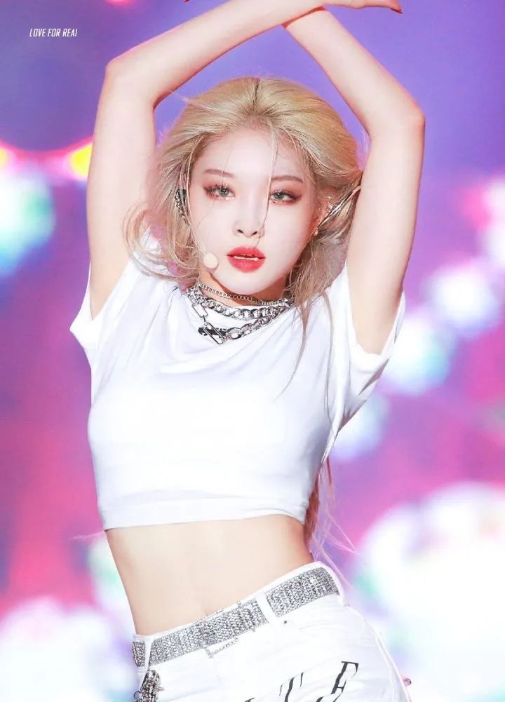 被喷整容脸，却凭实力逆袭为泫雅、宣美接班人，绝不止是穷哈