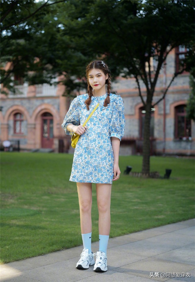 碎花连衣裙有哪些风格,碎花连衣裙显得土