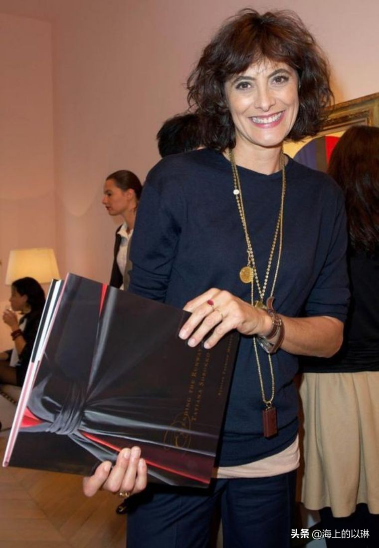 老佛爷的衣品,她是老佛爷眼中的人间香奈儿