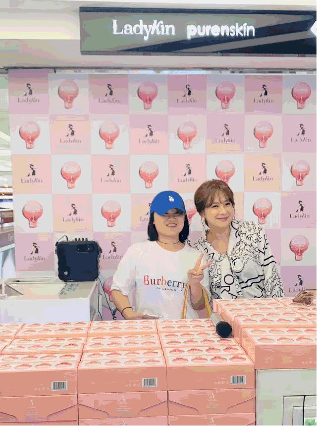 科颜氏淡斑小白瓶和小灯泡哪个好,科颜氏提亮美白