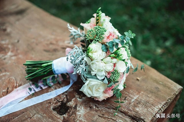 你若白纱落地我必盛装来迎文案,待你白纱落地我必短裙相陪