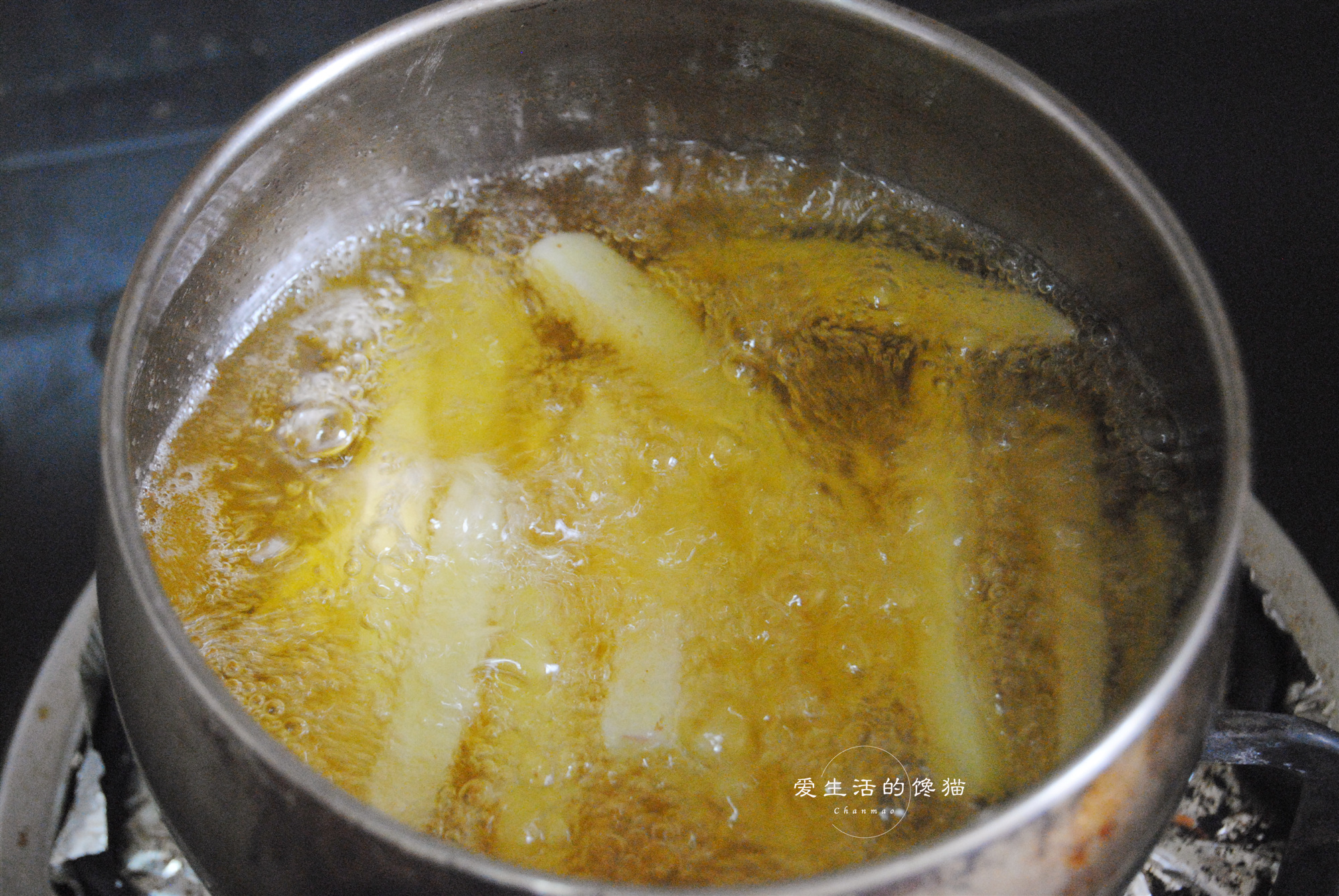 薯条简单又好吃不用放冰箱里,薯条这样做比外面买的还要好吃