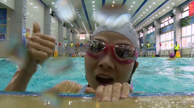 她3岁惨遭父母抛弃,无腿女孩截肢后被父母狠心遗弃