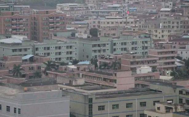 东莞城中村遍布“荒废”出租屋，租金2百元不到：听听网友怎么说