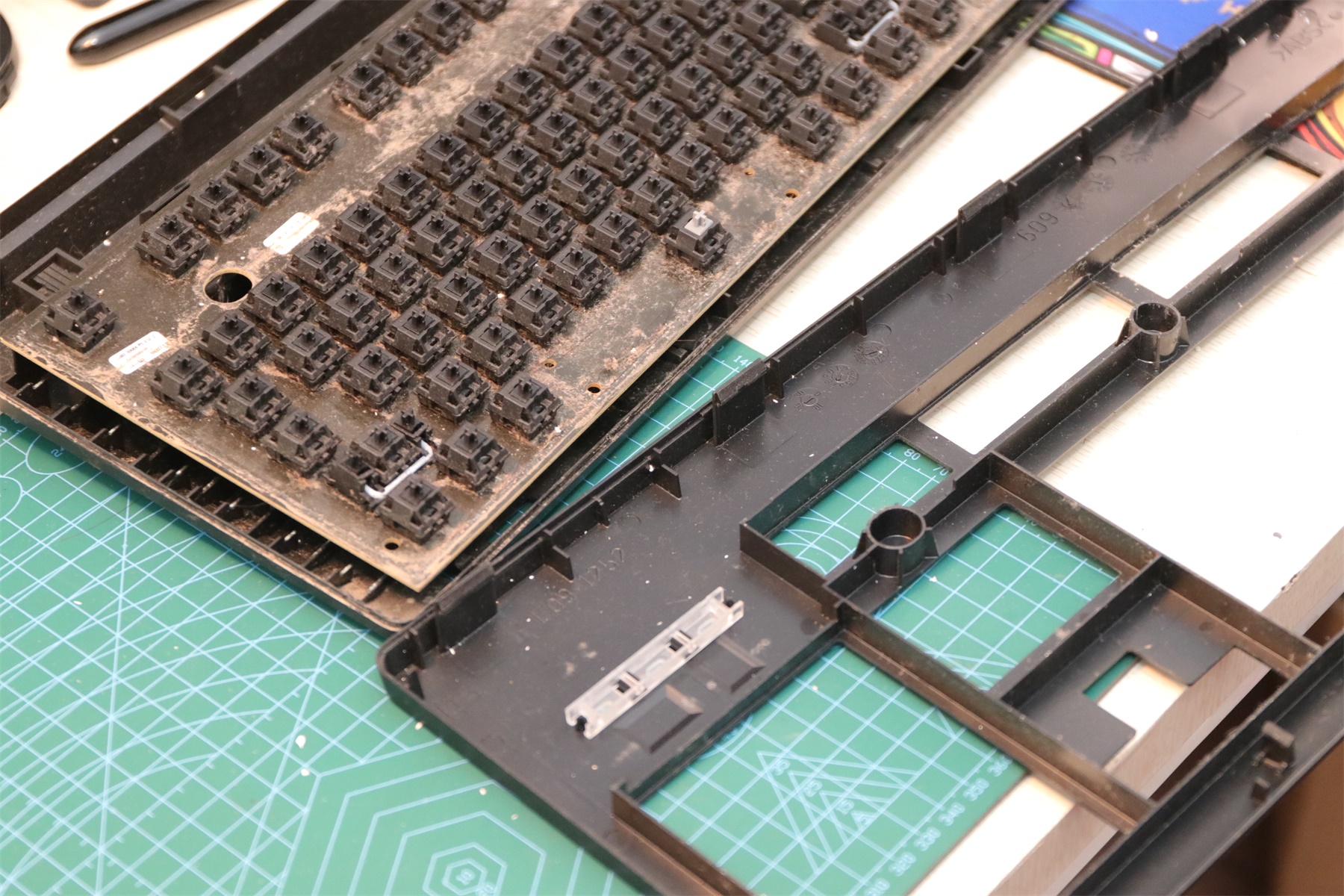 3494机械键盘,不到百元的青轴高颜值键盘