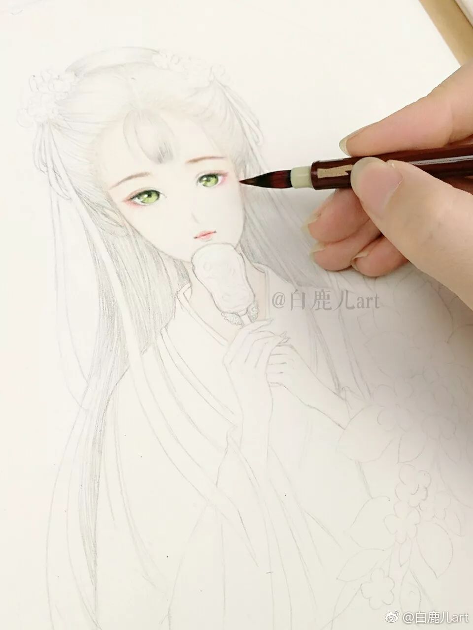 玉手青丝美女图片,一袭白衣清冷出尘的古风美人