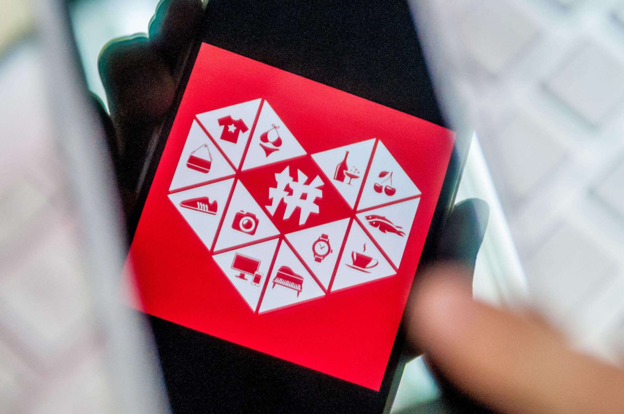 同样商品为什么拼多多比淘宝省钱 (为什么同一店铺拼多多比淘宝便宜)