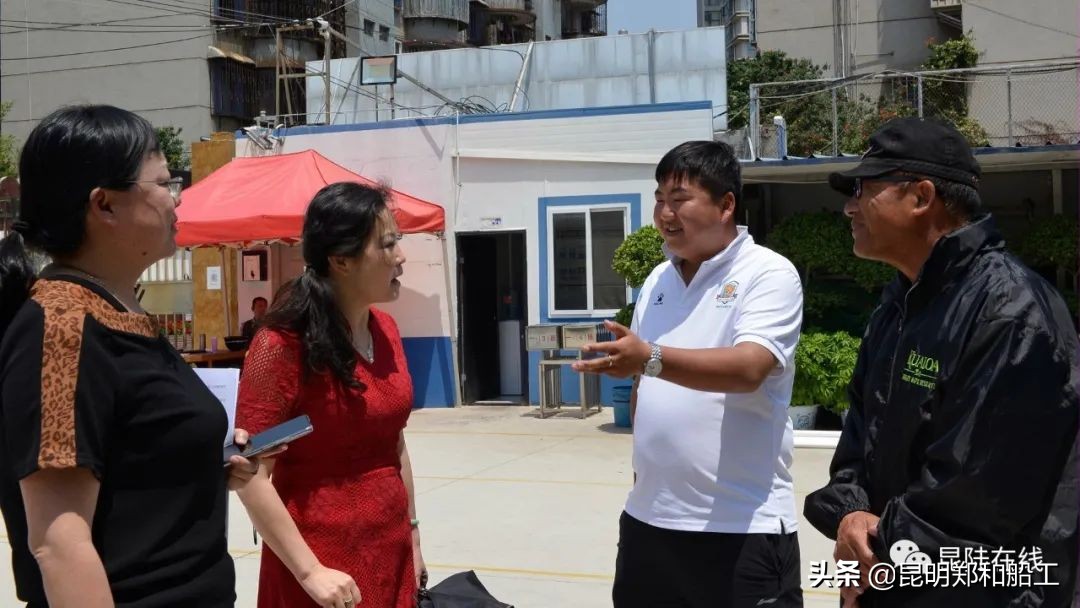 有限的场地无限的足球--新迎二小首届昆陆敦搏杯班级足球联赛开幕