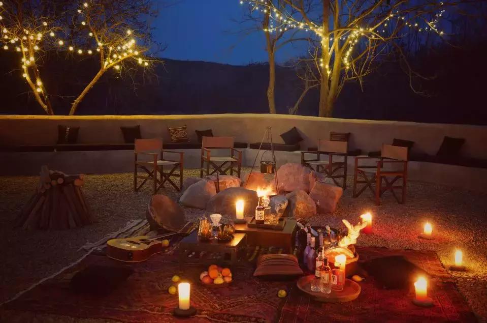 把泳池搬进沙漠,圈黄河做庭院,一个男人的西部世界,可以有多野