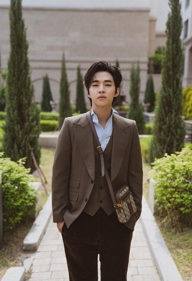 Gucci手袋才是年度百搭单品？毕雯珺、刘宪华、张云龙都最爱它